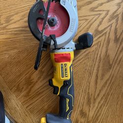 DeWalt 20V MAX ATOMIC 4-1/2 in. Cordless Brushless Compact Circular Saw Tool Only