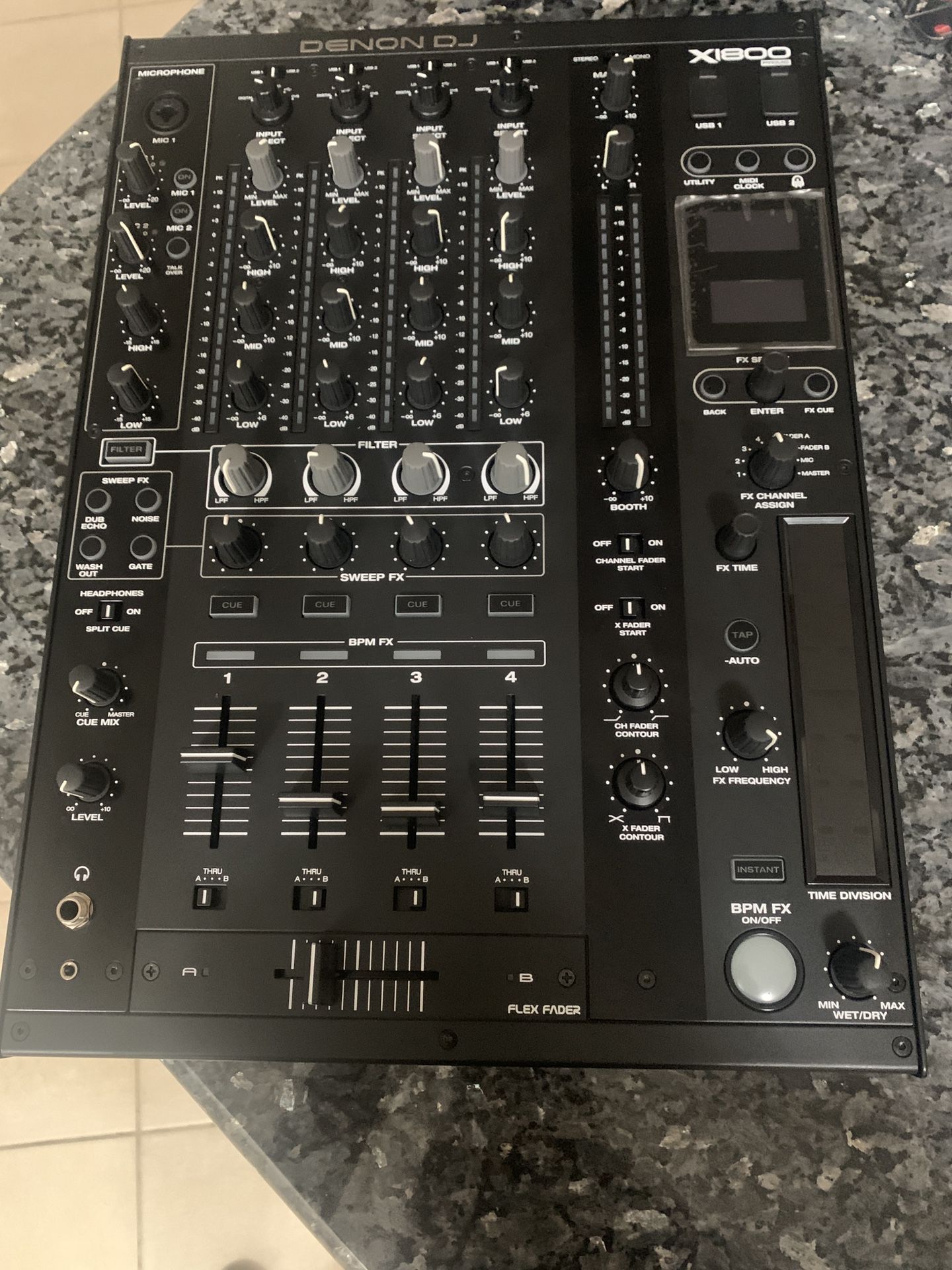 Denon x1800 Prime mixer DJ