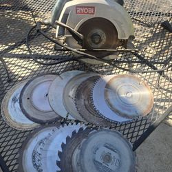 circular saw with 12 sawblades