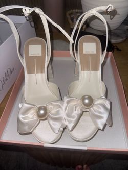 Dolce Vita Ivory Satin Heel Size 8.5 NEW