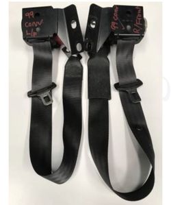 Ford Mustang convertible seat belt retractor assembly