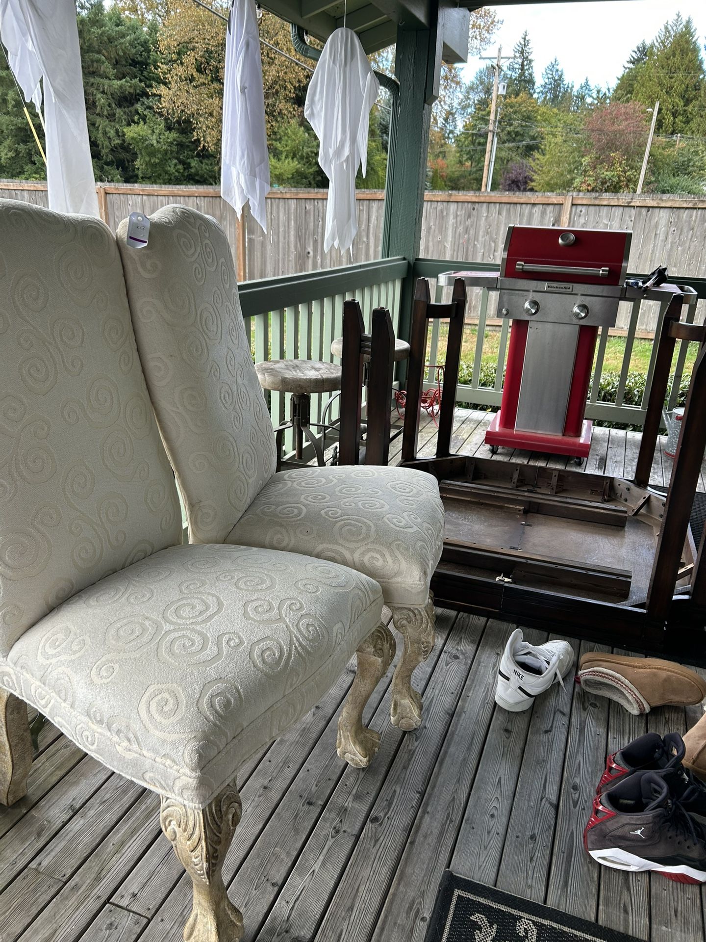 4 Chairs