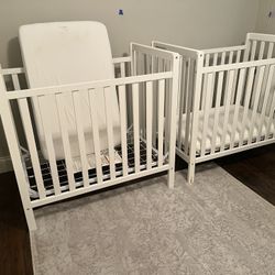 Mini crib With mattress