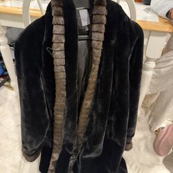 Miss Gallery Faux Fur Coat – Size M – Black