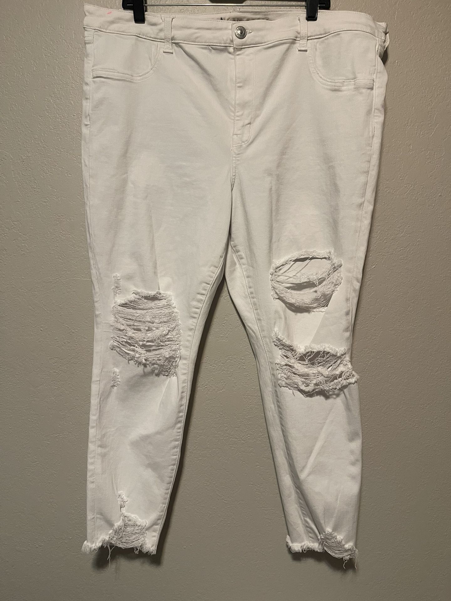 American Eagle, Women’s White Next Level Strech Distressed Ankle Jeans, Size 22