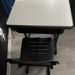 Adjustable Kid Desk 