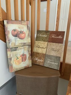Wall decor home kitchen. 4 pieces in good condition for mounting. Two with Spanish words. Tomatoes and peppers
