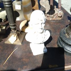 Schiller statue mini