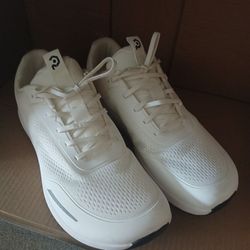 All white size 13 wide box