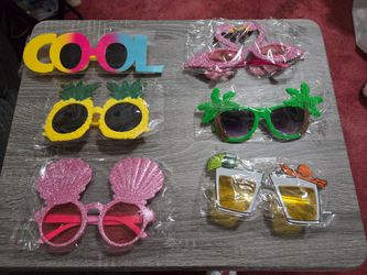 Luau party accessories