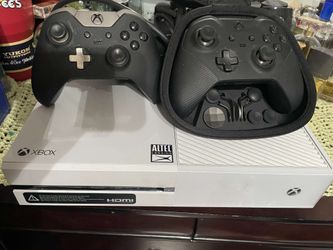 Xbox 1 With 2 Controllers