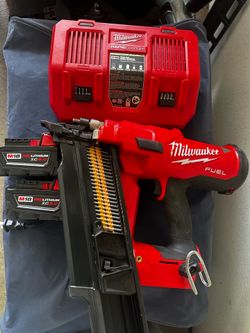 Milwaukee 21 Degree Framing Nailer + Rapid charger + two  batteries