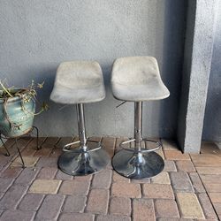 Free bar stools