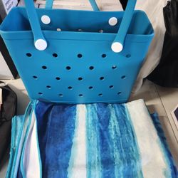 Beach Or Pool Tote W/ 2 Beach Towels Never Used