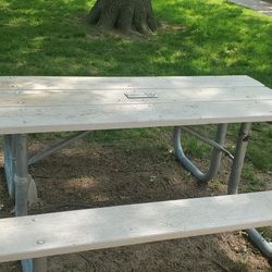 Picnic Table 