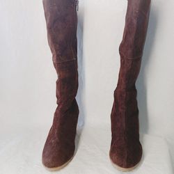 Brown swayed boots with wedges.
Women  SIZE 9