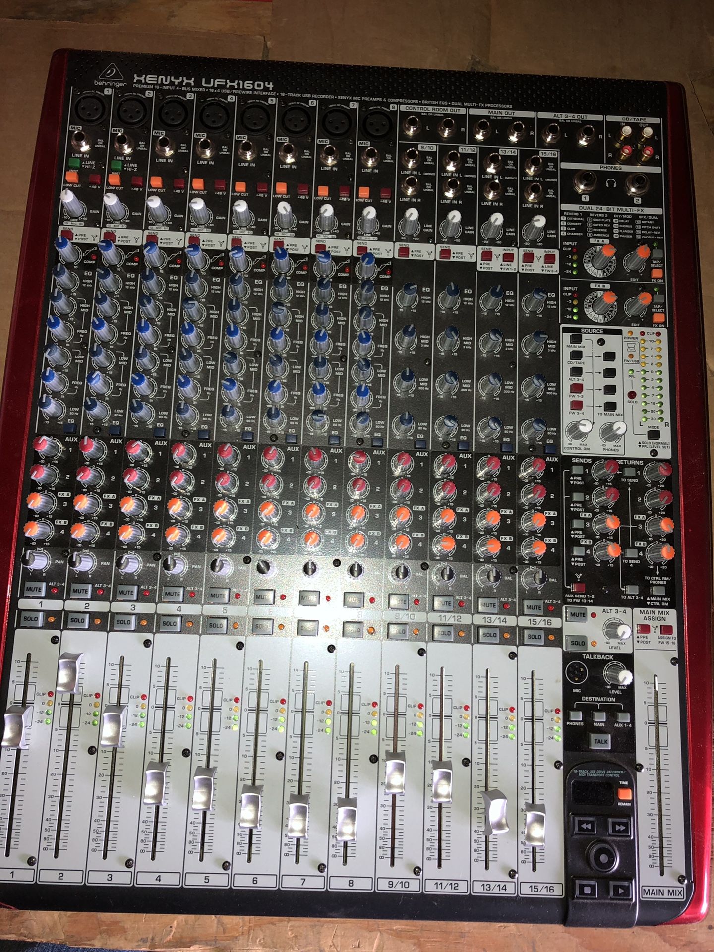 Behringer Xenyx UFX1604 Mixer 16 Channel
