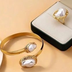 BEAUTIFUL BRACELET & RING SET  ( ADJUSTABLE RINGS ) ♥️ PRICE HAS BEEN REDUCED!!