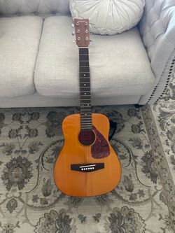 Yamaha Junior Guitar with Shoulder Strap and Case