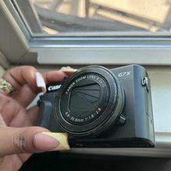 Canon      . Camera