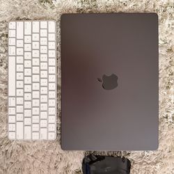 Apple MacBook Pro14inch M4 24Gb 512Gb with Magic Mouse & keyboard