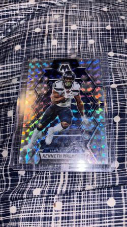 Mosaic Kenneth Walker III refractor football card