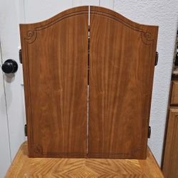 VINTAGE DART BOARD AND DARTS BRAND NEW