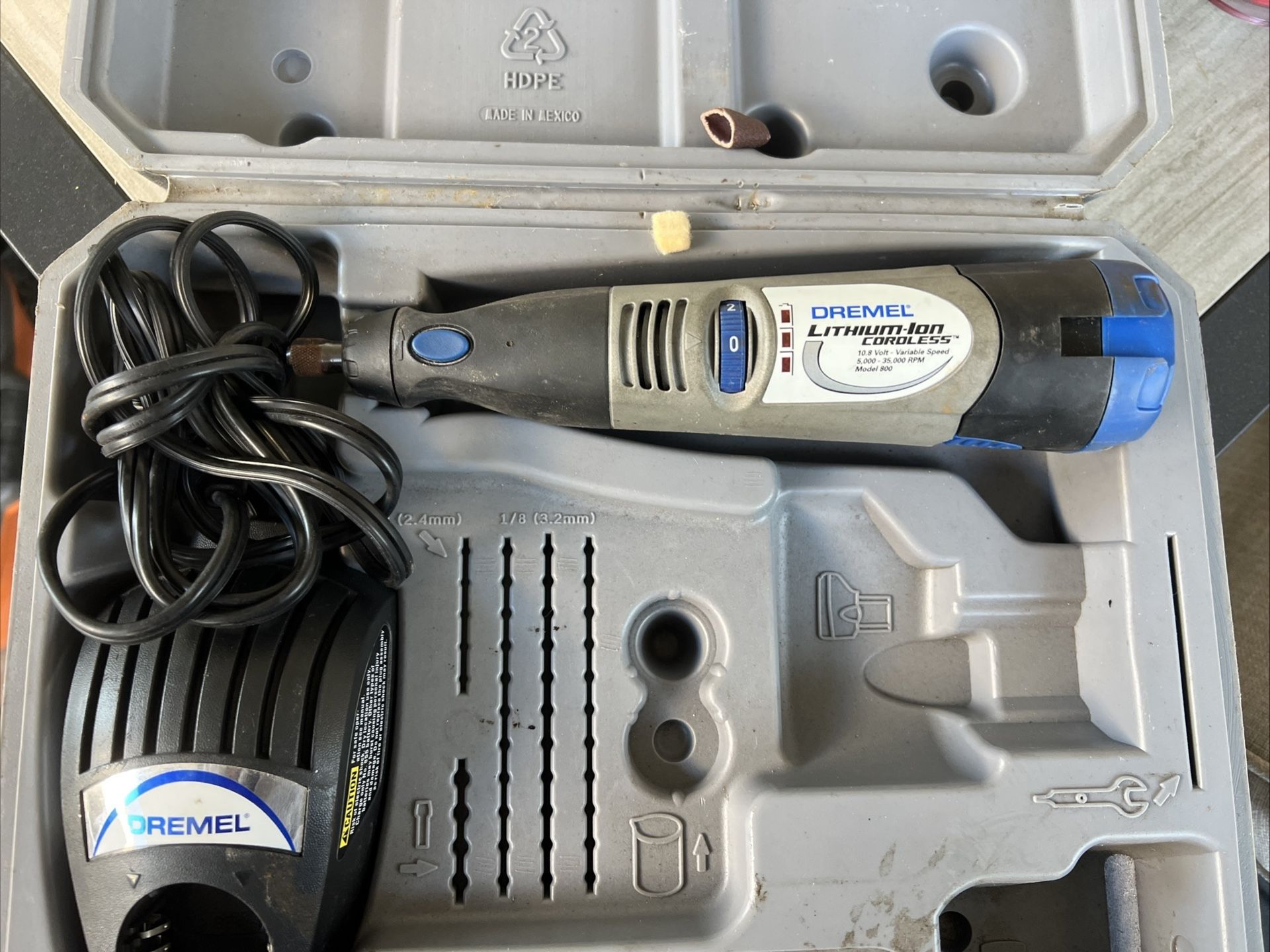 Dremel 800 10.8v Cordless Rotary Tool Lithium-ion W/ Charger & Case