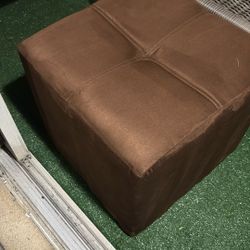 2 Ottoman With Covers