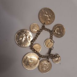New Vintage Goldtone Bracelet Coins