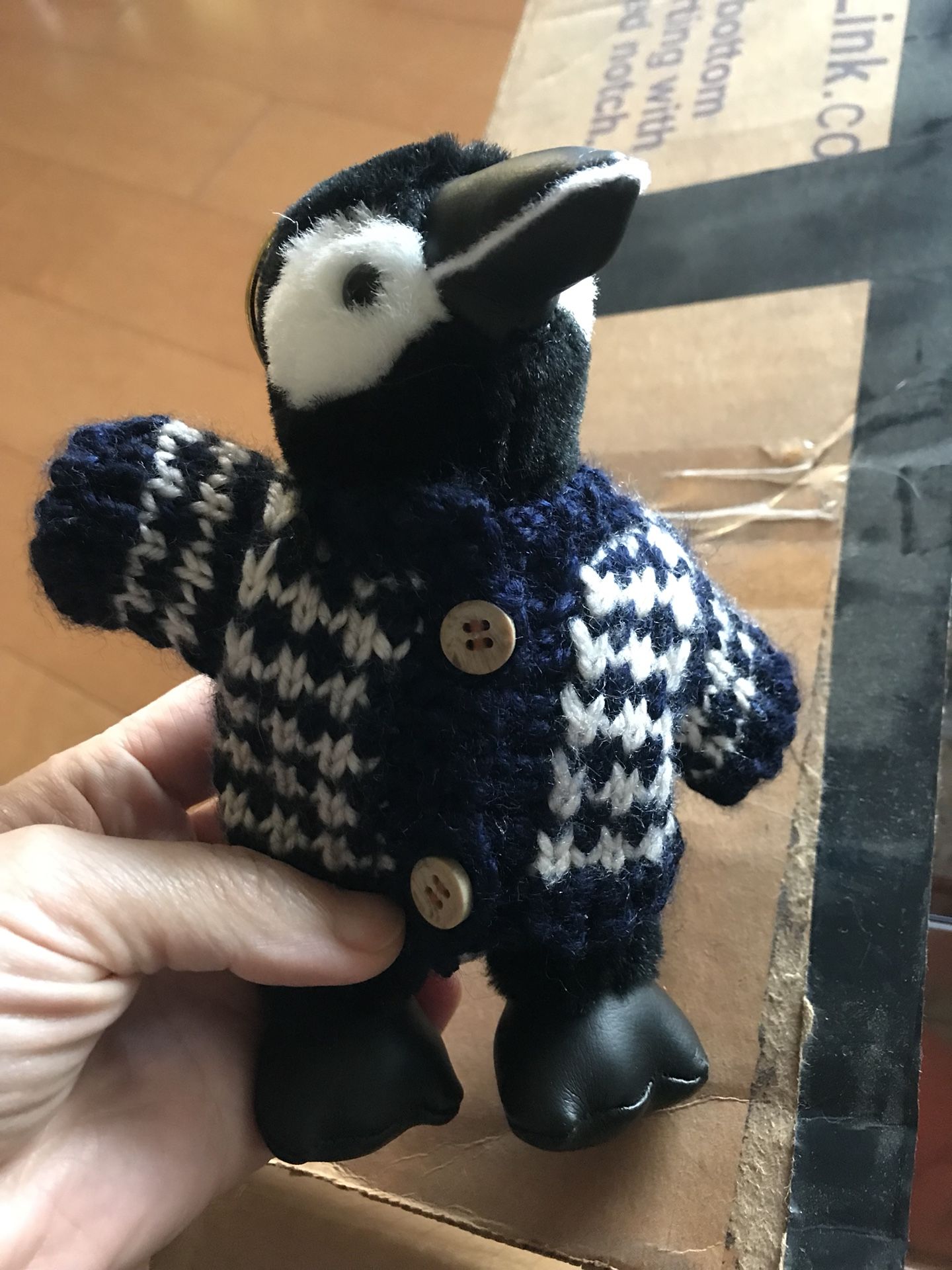 Penguin @2000 HUGFUN INT’L INC.