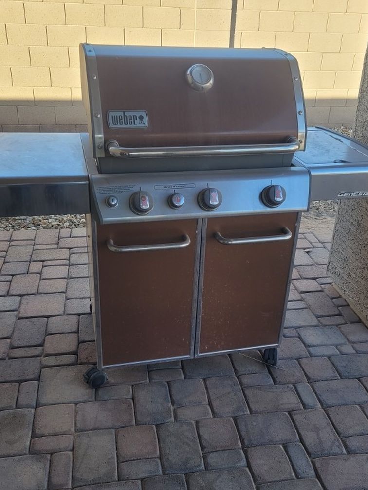 Weber Genesis 3-burner BBQ with Sear Station and Side Burner