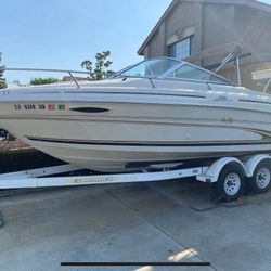 1999 Sea Ray 215 Express cruiser