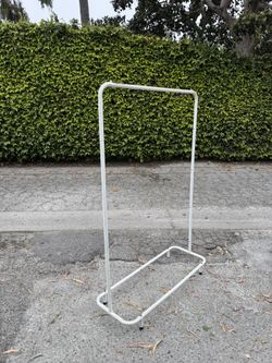 Clothing Rack – Minimalist White