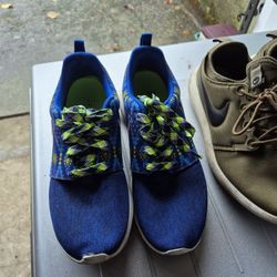 Blue Nike ROSHE Size 8 Mens. 