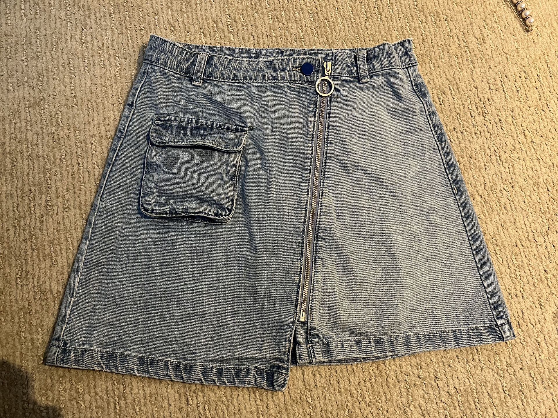 Zipper Front Jean Skirt – Light Wash with Utility Pocket