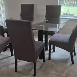 Good Condition Dinning Table  With 6 Clean Chairs
