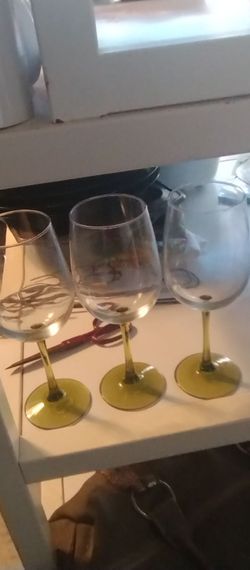 Drinking wine glasses