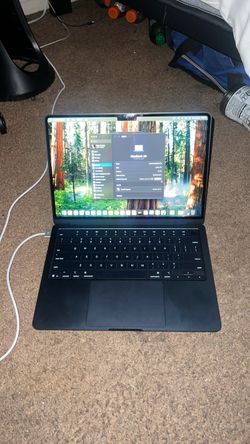 2025 MacBook Air 13” M4 – 16GB RAM – Like New / Perfect Condition