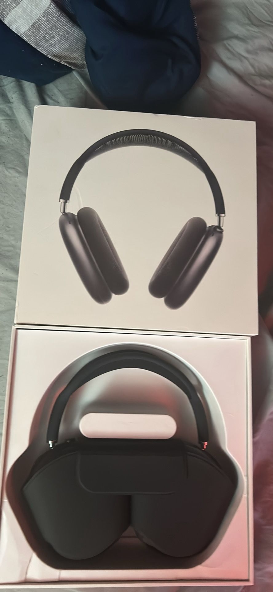 AirPods maxes