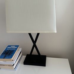 2 Nightstands Lamp