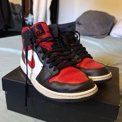 Jordan 1 Mids