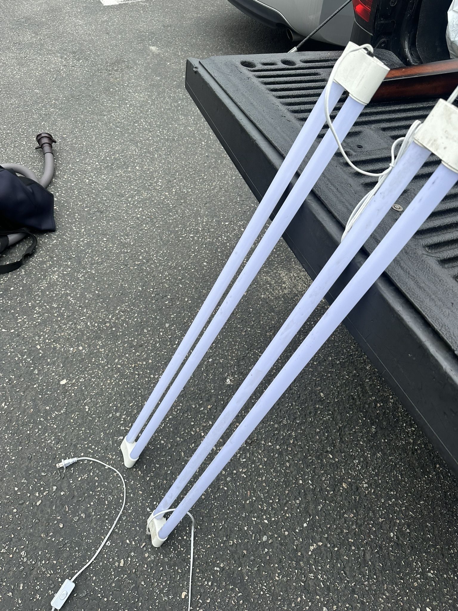 Two 4 Ft Led Light Fixtures