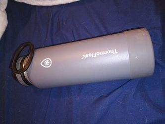 Stainless steel water bottle
