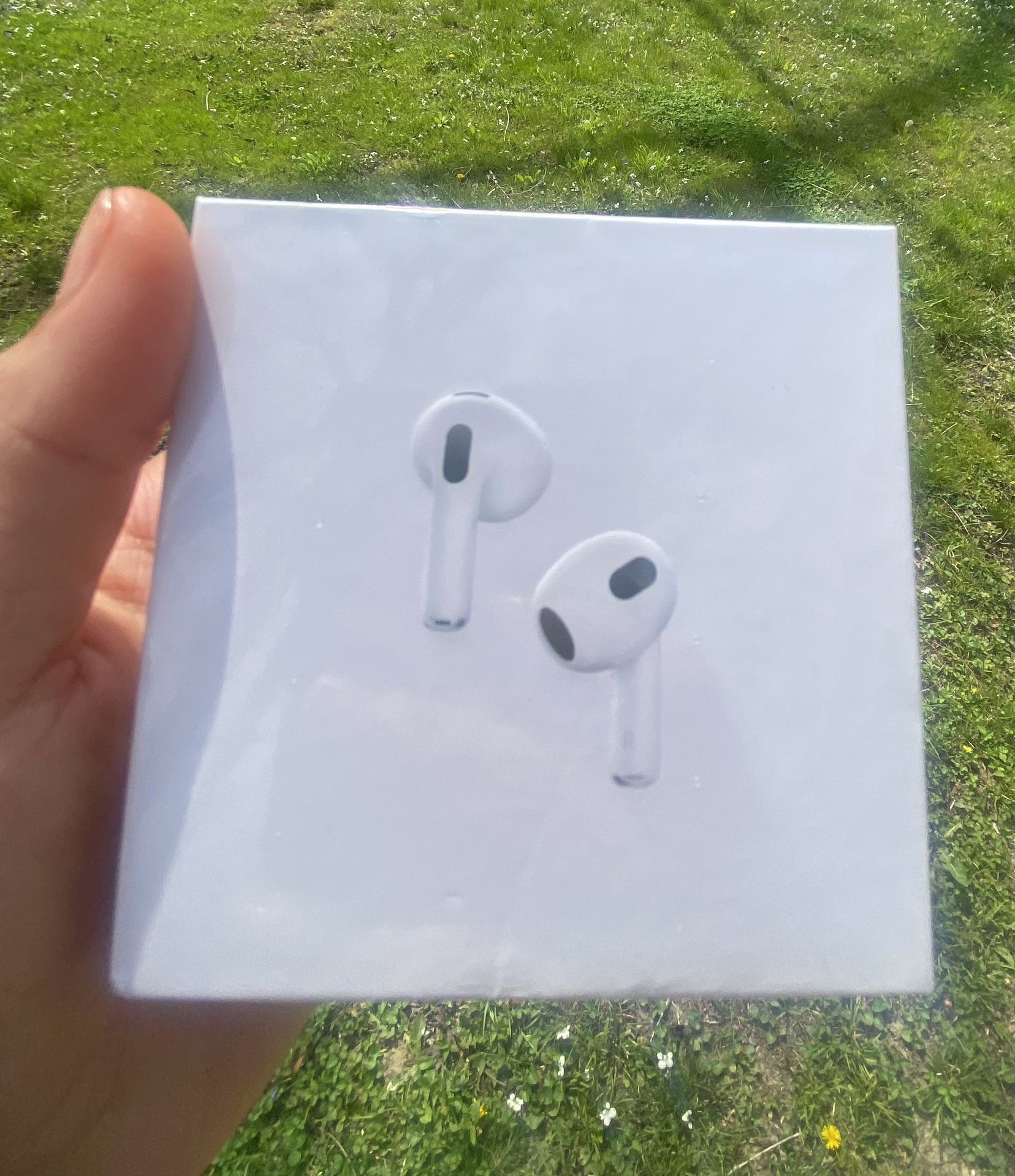 (UN-OPENED) AirPods 3rd Generation Lightning Charger