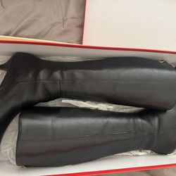 Woman’s Boot Size 8.5      