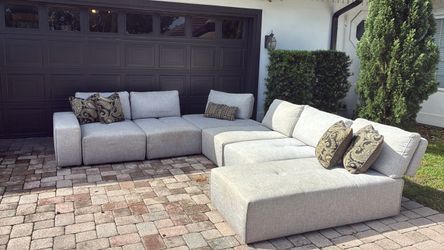 Sectional/Modular Sofa Rooms to go Laney Park Gray 6 Pieces DELIVERY AVAILABLE
