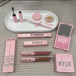 Kylie Cosmetics bundle | Blush | Lipstick | Brow gel | Brow pencil | Beauty | 5