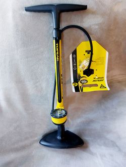 Topeak JoeBlow Sport III High-Pressure Bike Floor Pump – 160 PSI, Durable Steel Barrel, 3” Analog Gauge, TwinHead DX5 Pump Head, Long Hose, Ergonomic 