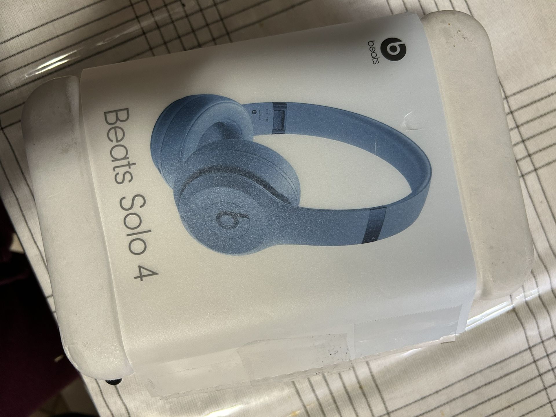 Beats Solo 4